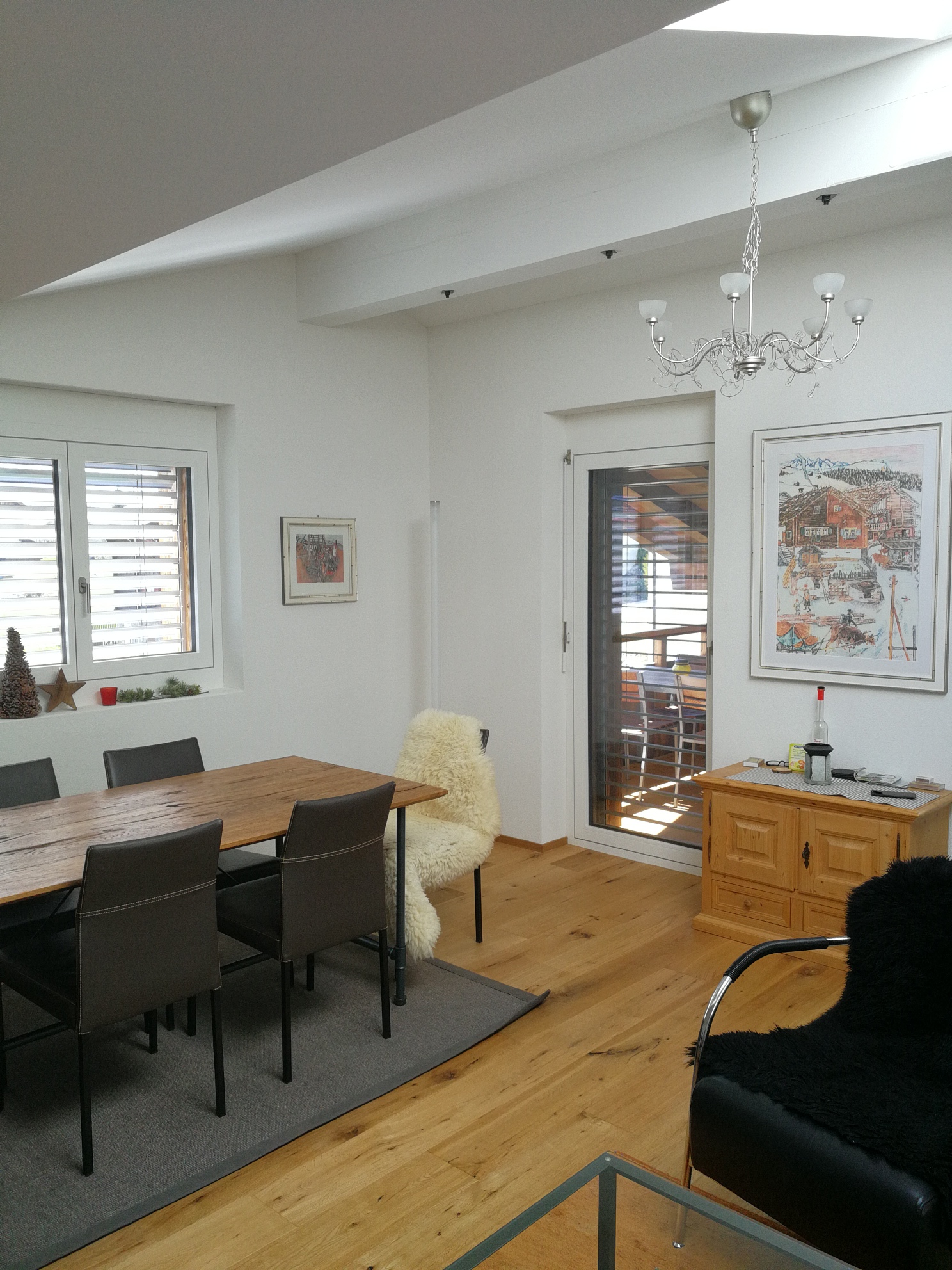 Schöne moderne 4 1/2 Zimmer Dachwohnung zu vermieten